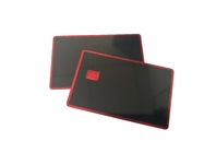 ミラーの金のスライバ破片スロットが付いている赤く黒い空白の金属のクレジット カード